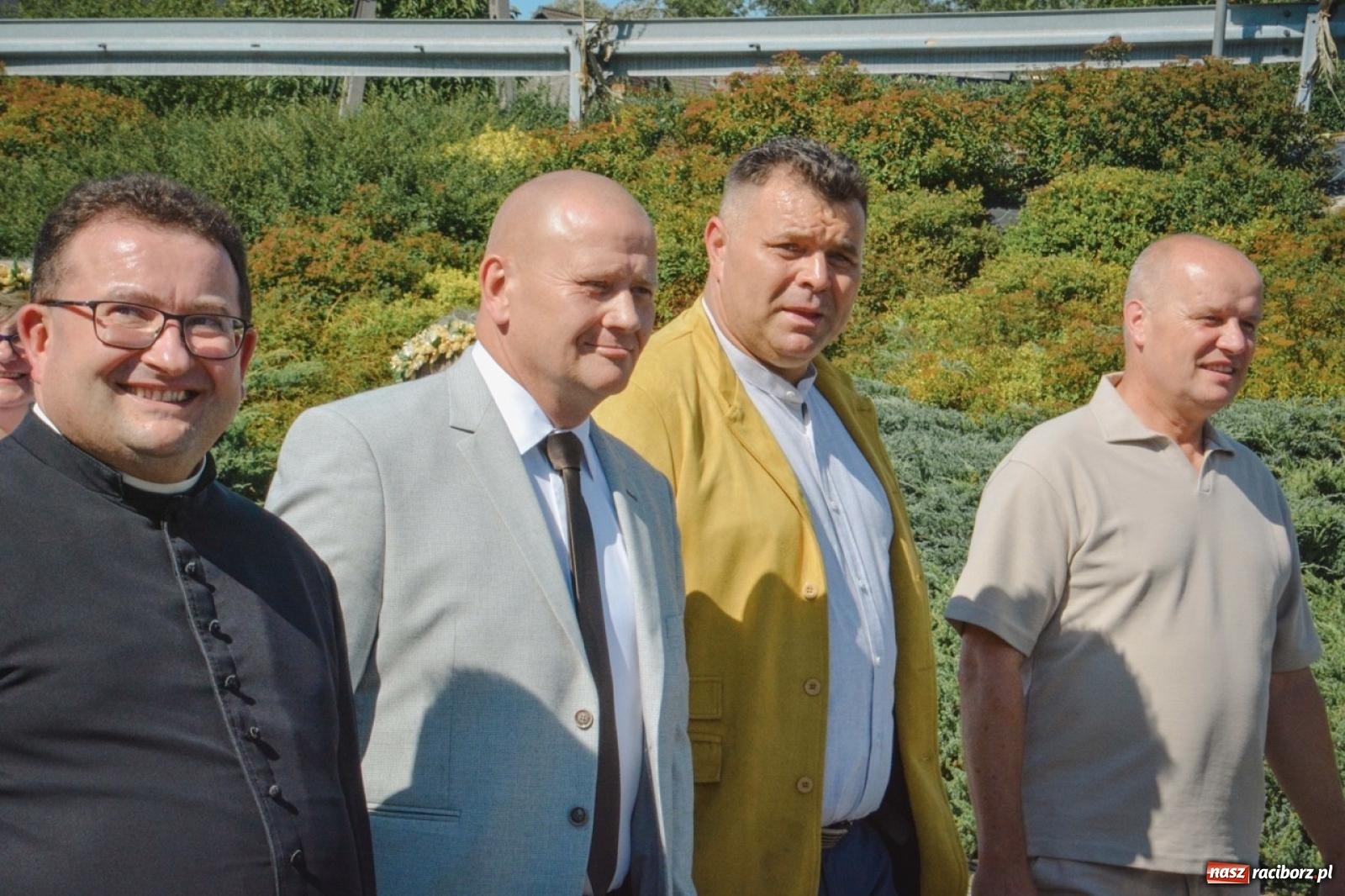 Zdjęcie w galerii na portalu naszraciborz.pl: Owsiszcze podziękowały za plony. Barwny korowód i wspólne świętowanie wiadomości z regionu