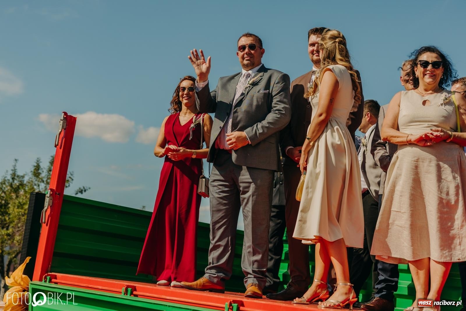 Zdjęcie w galerii na portalu naszraciborz.pl: Dożynki w Kornowacu na bis. Chleb, korowód i podziękowanie za tegoroczne plony wiadomości z regionu