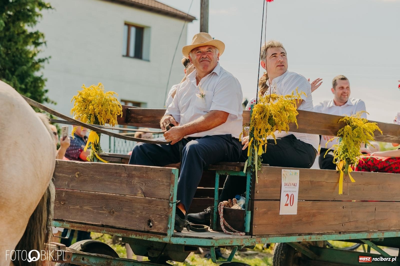 Zdjęcie w galerii na portalu naszraciborz.pl: Dożynki w Kornowacu na bis. Chleb, korowód i podziękowanie za tegoroczne plony wiadomości z regionu
