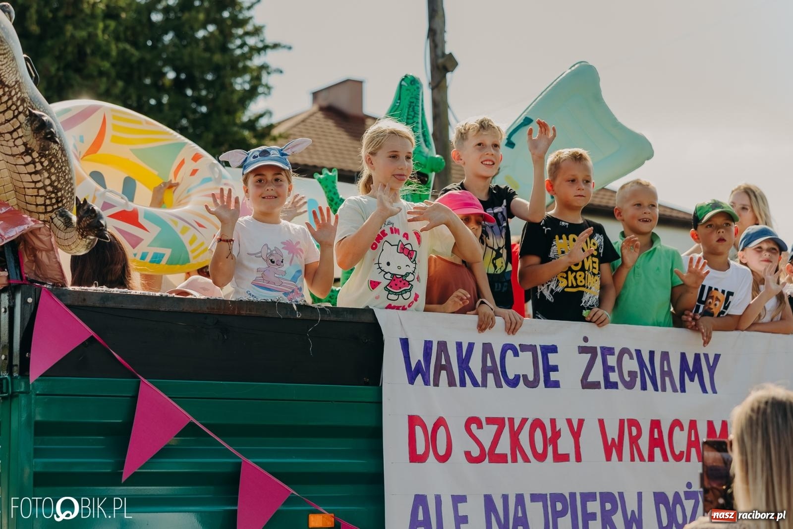Zdjęcie w galerii na portalu naszraciborz.pl: Dożynki w Kornowacu na bis. Chleb, korowód i podziękowanie za tegoroczne plony wiadomości z regionu