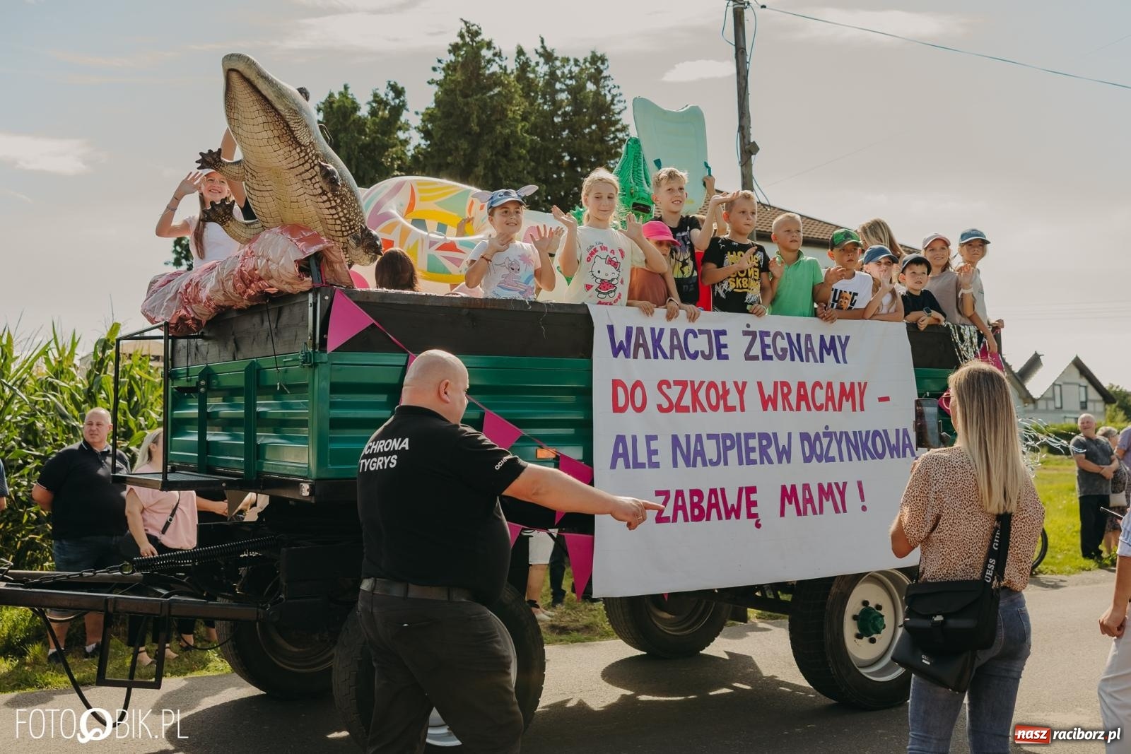 Zdjęcie w galerii na portalu naszraciborz.pl: Dożynki w Kornowacu na bis. Chleb, korowód i podziękowanie za tegoroczne plony wiadomości z regionu