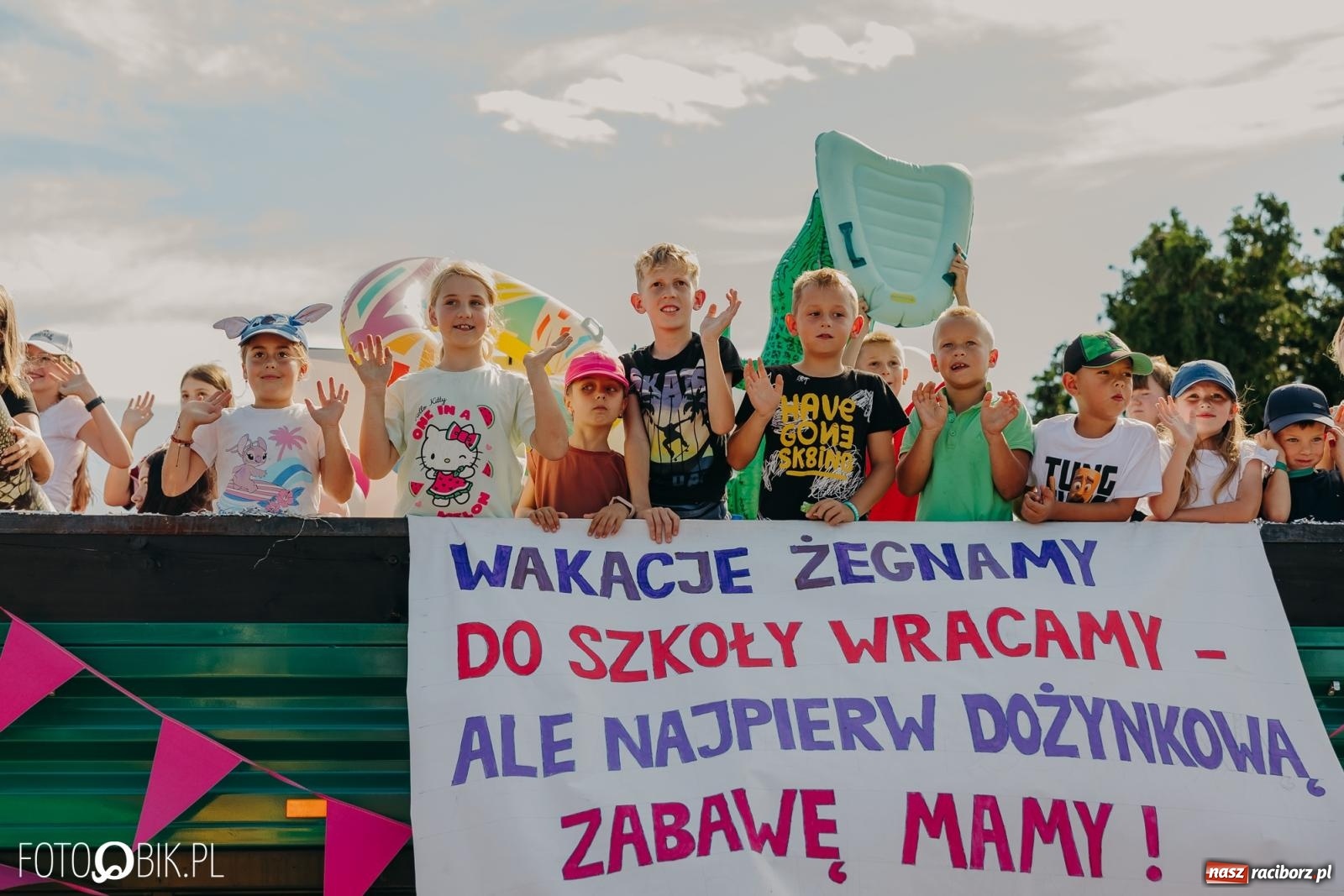 Zdjęcie w galerii na portalu naszraciborz.pl: Dożynki w Kornowacu na bis. Chleb, korowód i podziękowanie za tegoroczne plony wiadomości z regionu