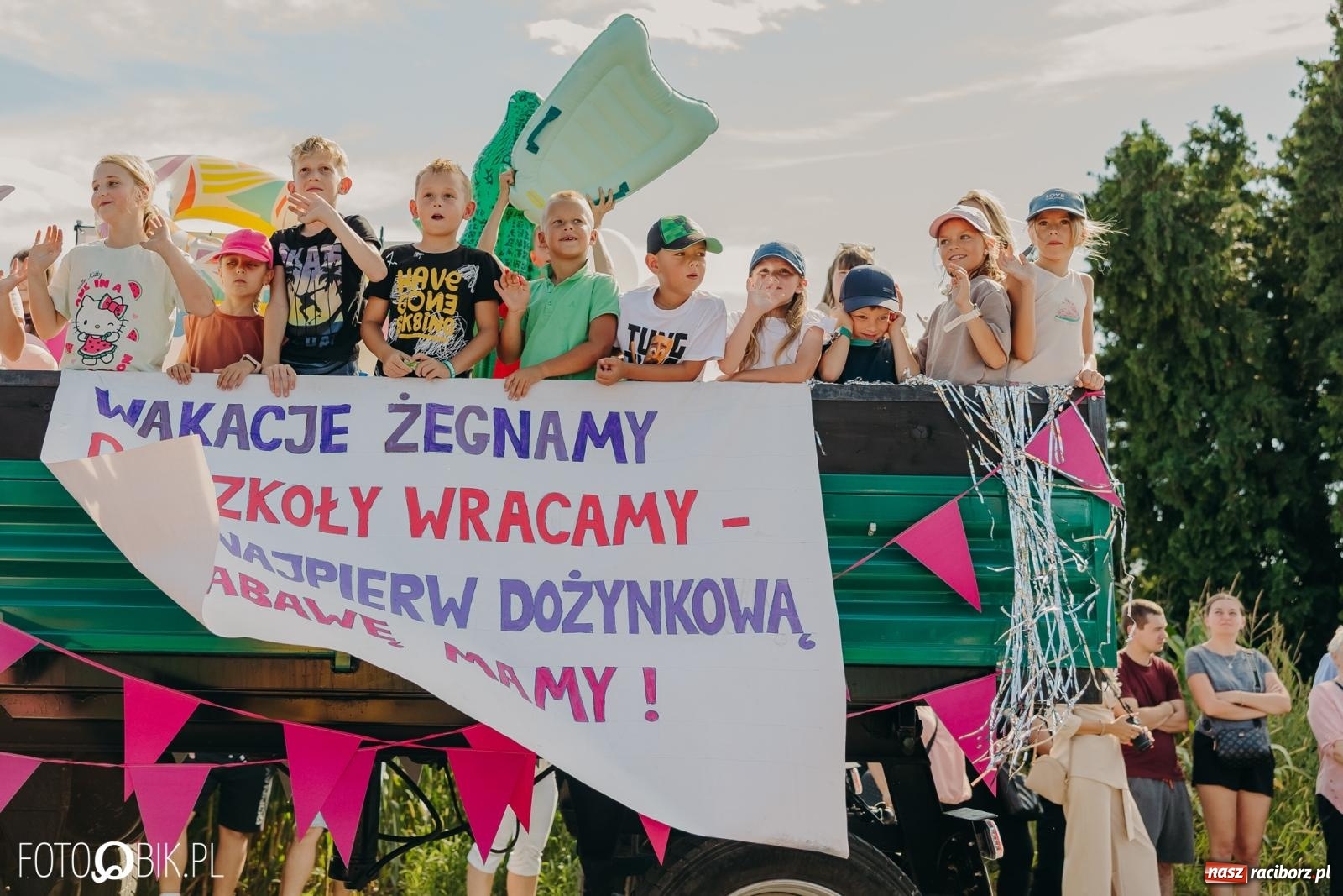 Zdjęcie w galerii na portalu naszraciborz.pl: Dożynki w Kornowacu na bis. Chleb, korowód i podziękowanie za tegoroczne plony wiadomości z regionu