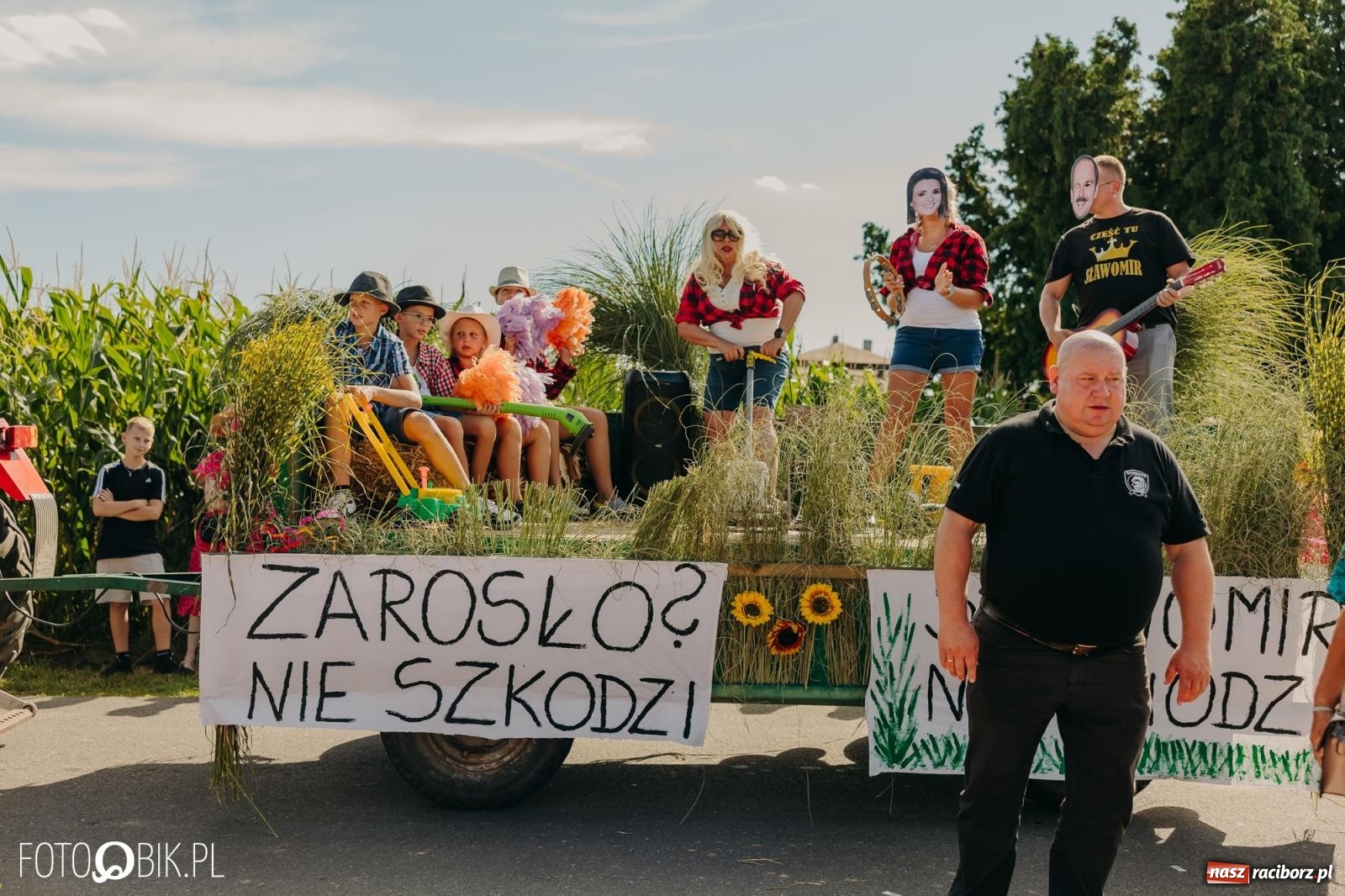 Zdjęcie w galerii na portalu naszraciborz.pl: Dożynki w Kornowacu na bis. Chleb, korowód i podziękowanie za tegoroczne plony wiadomości z regionu