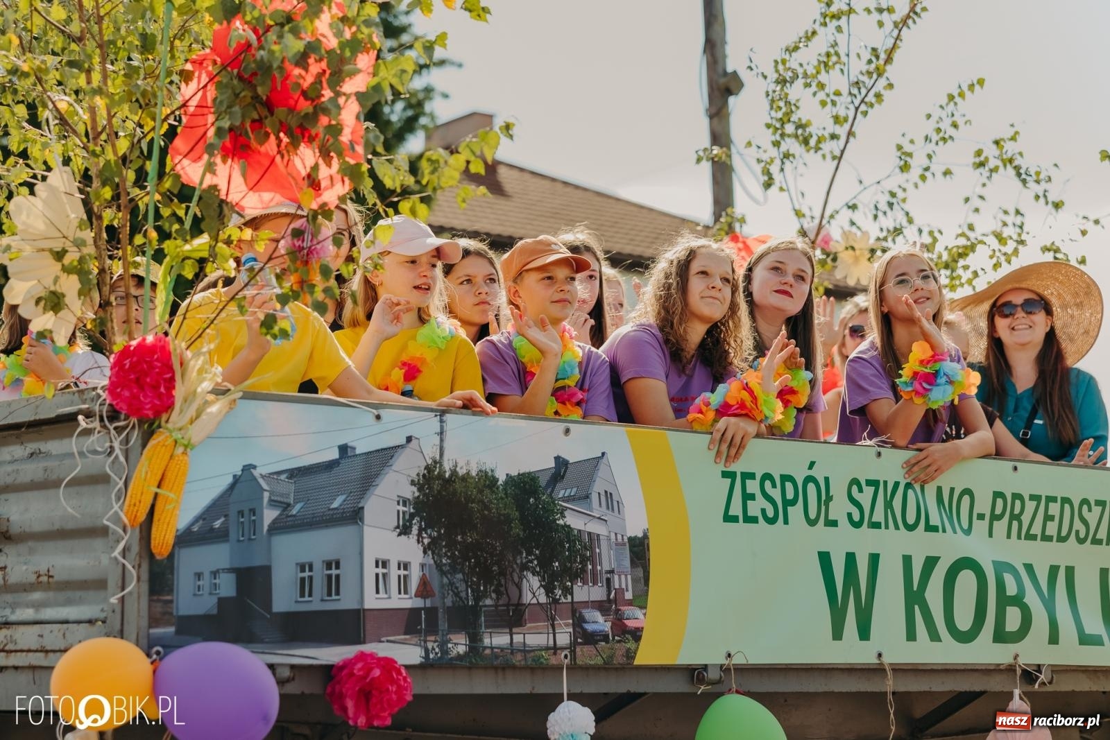 Zdjęcie w galerii na portalu naszraciborz.pl: Dożynki w Kornowacu na bis. Chleb, korowód i podziękowanie za tegoroczne plony wiadomości z regionu