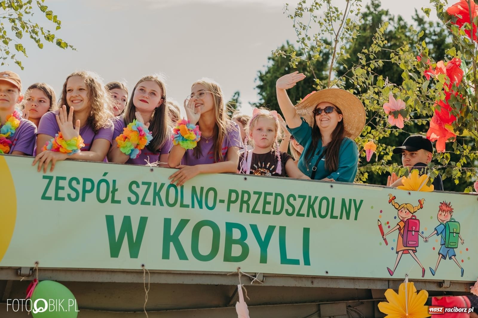 Zdjęcie w galerii na portalu naszraciborz.pl: Dożynki w Kornowacu na bis. Chleb, korowód i podziękowanie za tegoroczne plony wiadomości z regionu
