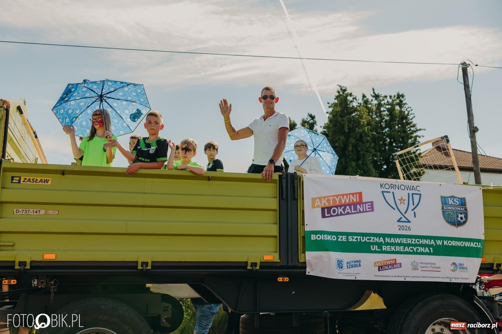 Zdjęcie w galerii na portalu naszraciborz.pl: Dożynki w Kornowacu na bis. Chleb, korowód i podziękowanie za tegoroczne plony wiadomości z regionu