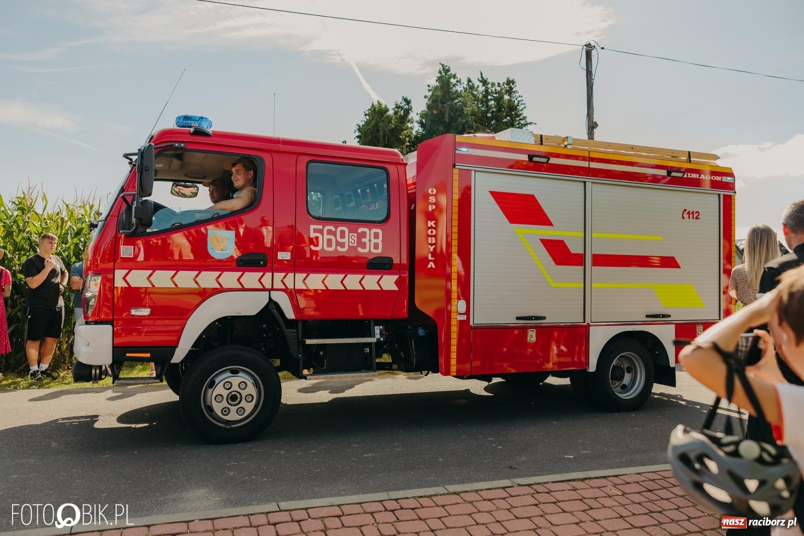 Zdjęcie w galerii na portalu naszraciborz.pl: Dożynki w Kornowacu na bis. Chleb, korowód i podziękowanie za tegoroczne plony wiadomości z regionu