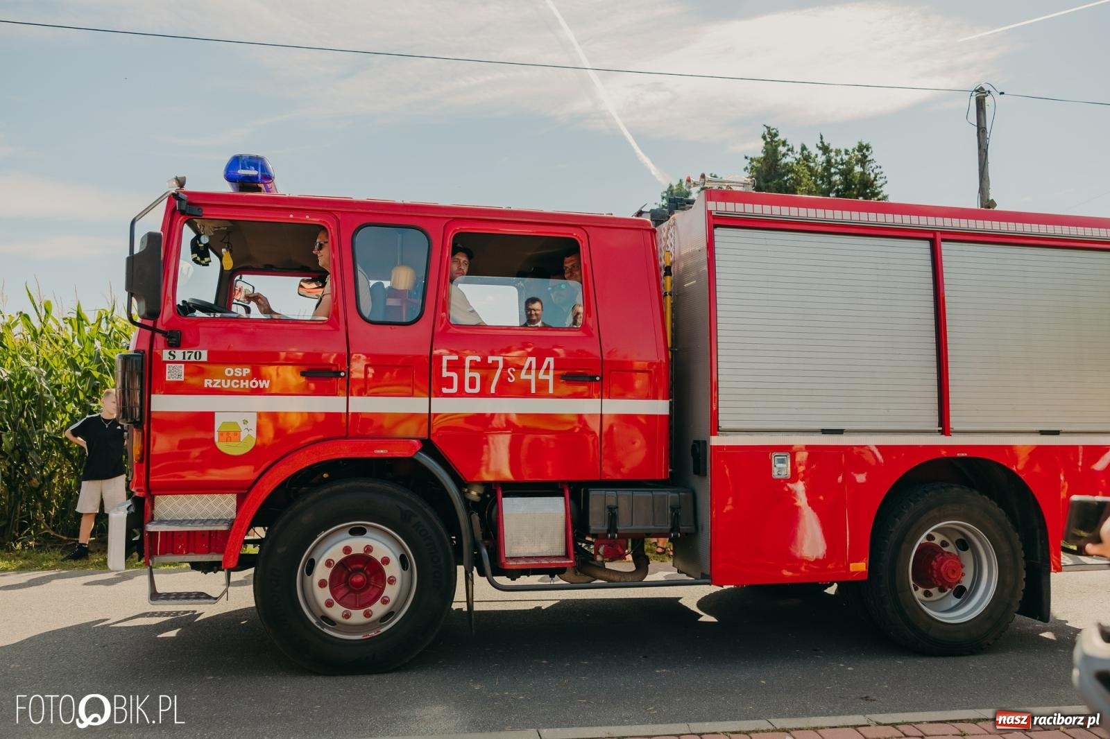 Zdjęcie w galerii na portalu naszraciborz.pl: Dożynki w Kornowacu na bis. Chleb, korowód i podziękowanie za tegoroczne plony wiadomości z regionu