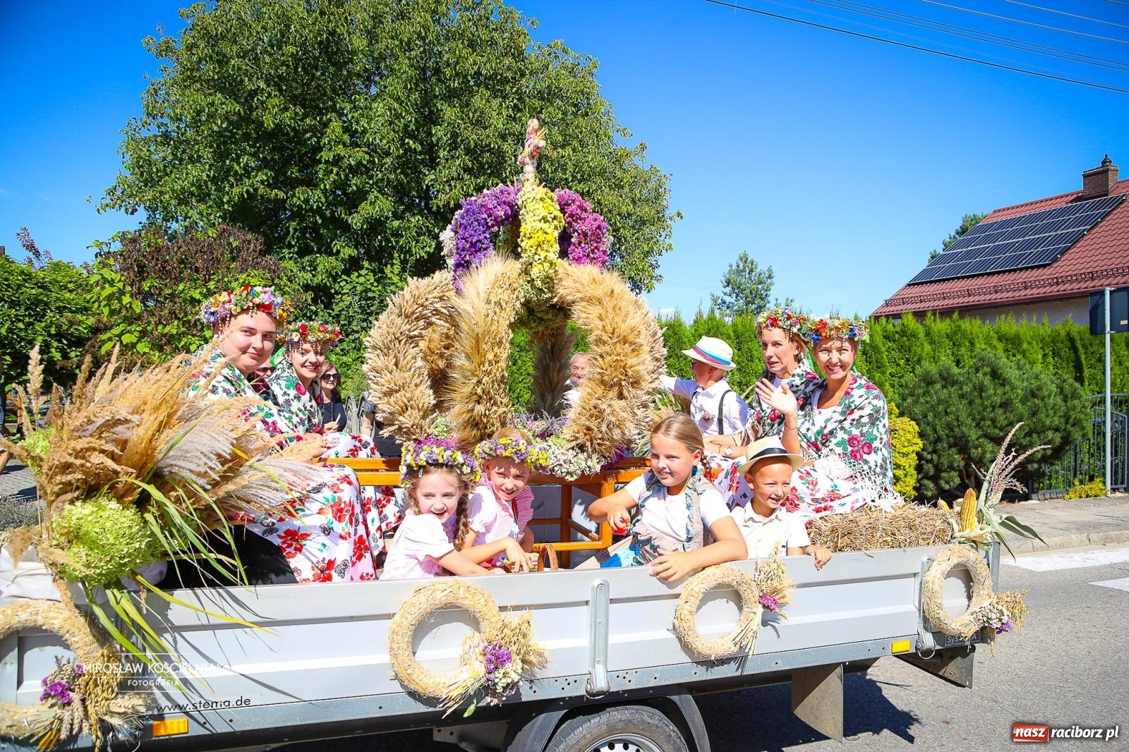 Zdjęcie w galerii na portalu naszraciborz.pl: Dożynki w Rudniku. Korowód i wspólna zabawa zwieńczyły święto plonów [FOTO i WIDEO] wiadomości z regionu