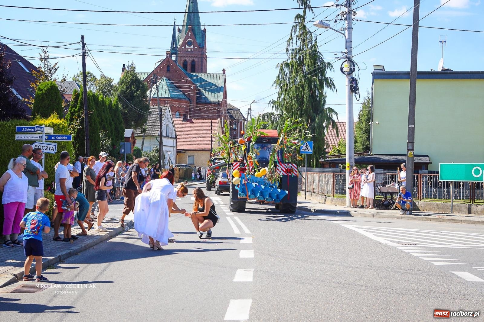 Zdjęcie w galerii na portalu naszraciborz.pl: Dożynki w Rudniku. Korowód i wspólna zabawa zwieńczyły święto plonów [FOTO i WIDEO] wiadomości z regionu
