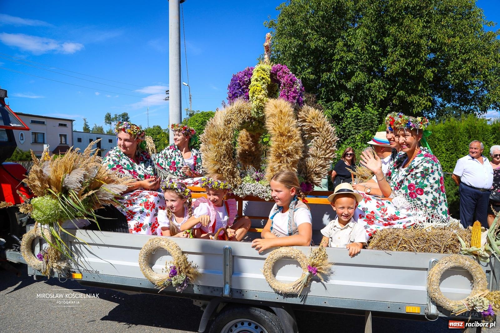 Zdjęcie w galerii na portalu naszraciborz.pl: Dożynki w Rudniku. Korowód i wspólna zabawa zwieńczyły święto plonów [FOTO i WIDEO] wiadomości z regionu