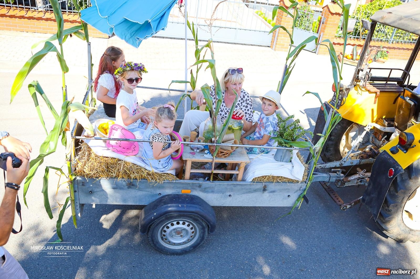 Zdjęcie w galerii na portalu naszraciborz.pl: Dożynki w Rudniku. Korowód i wspólna zabawa zwieńczyły święto plonów [FOTO i WIDEO] wiadomości z regionu
