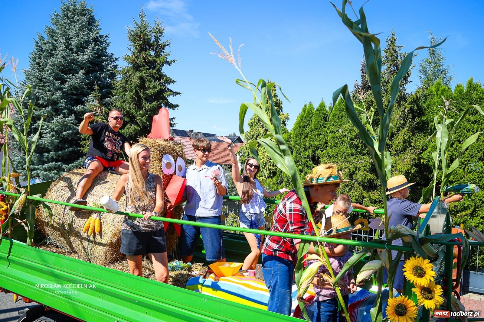 Zdjęcie w galerii na portalu naszraciborz.pl: Dożynki w Rudniku. Korowód i wspólna zabawa zwieńczyły święto plonów [FOTO i WIDEO] wiadomości z regionu