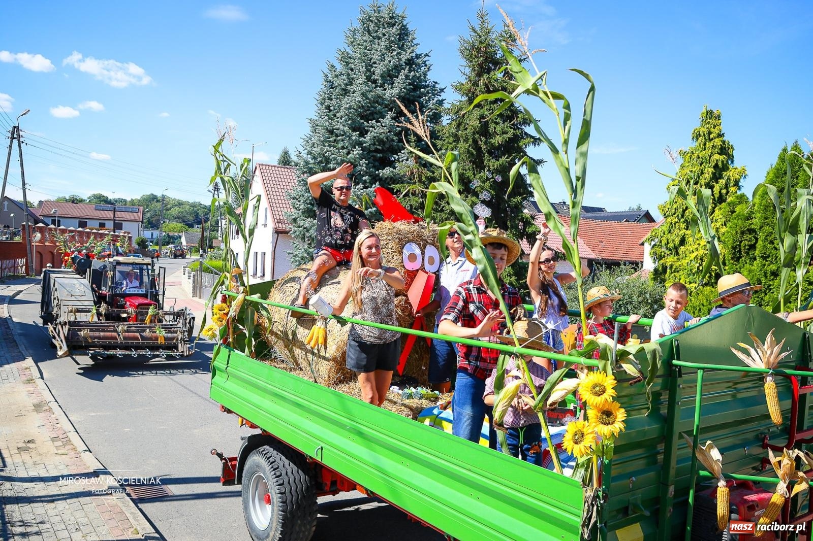 Zdjęcie w galerii na portalu naszraciborz.pl: Dożynki w Rudniku. Korowód i wspólna zabawa zwieńczyły święto plonów [FOTO i WIDEO] wiadomości z regionu