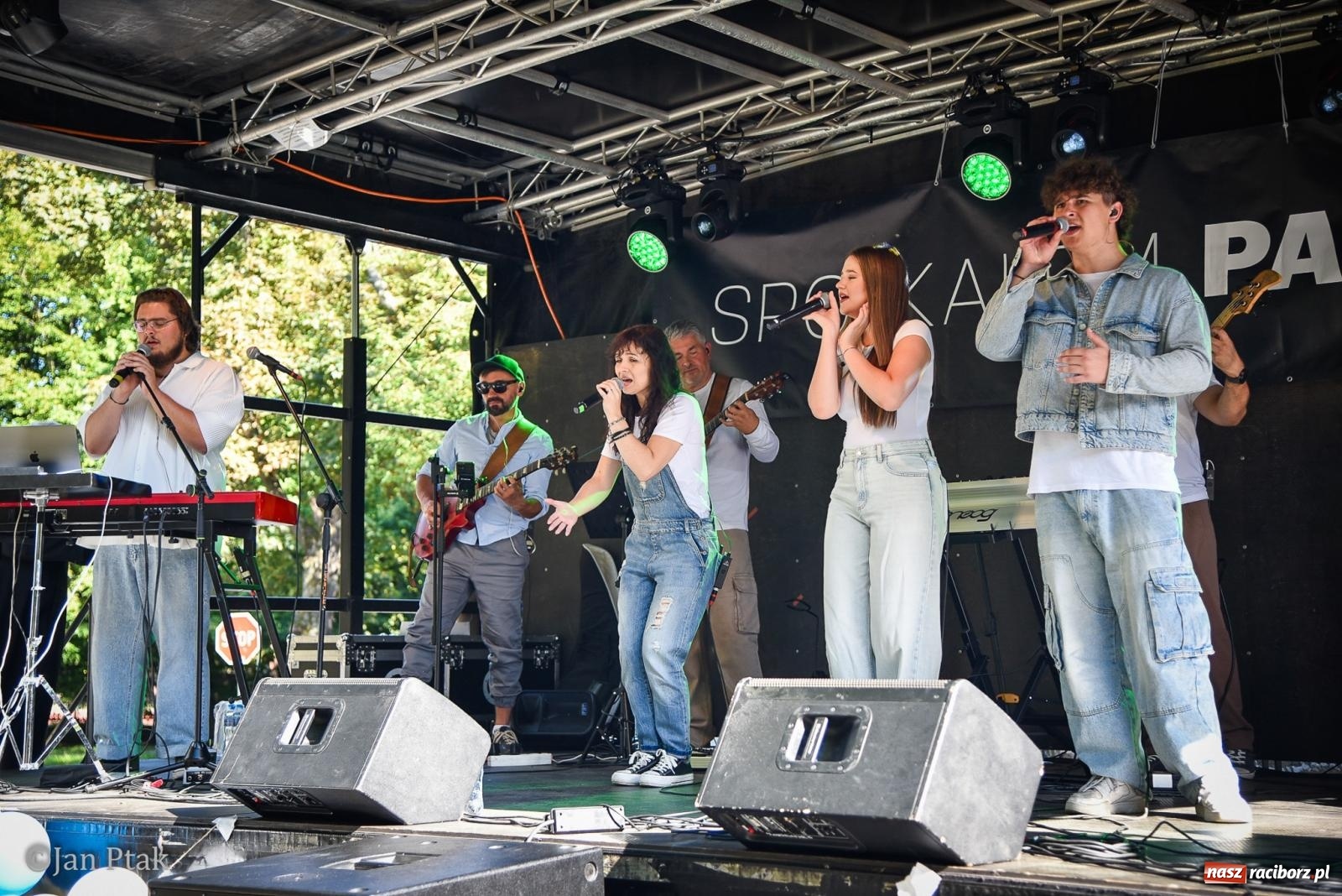 Zdjęcie w galerii na portalu naszraciborz.pl: Muzyka, teatr i wspólne świętowanie. Za nami XXXV Festiwal Spotkałem Pana w Raciborzu wiadomości z regionu