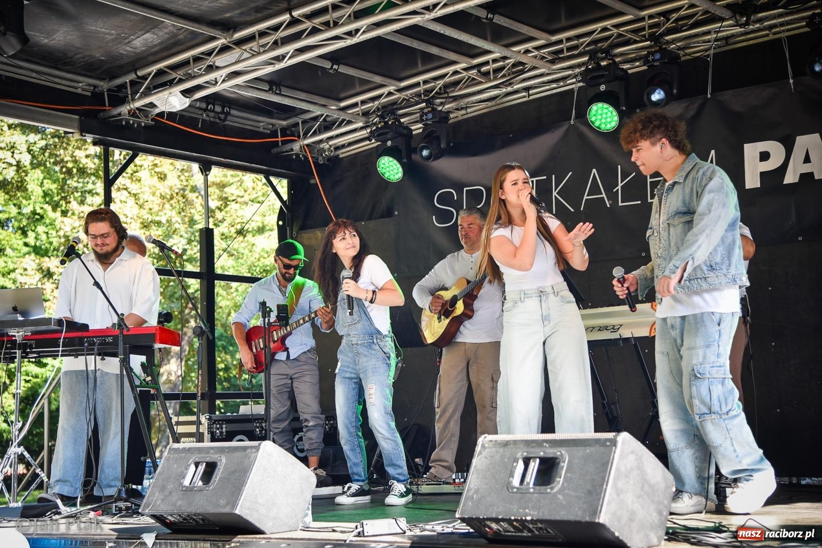 Zdjęcie w galerii na portalu naszraciborz.pl: Muzyka, teatr i wspólne świętowanie. Za nami XXXV Festiwal Spotkałem Pana w Raciborzu wiadomości z regionu