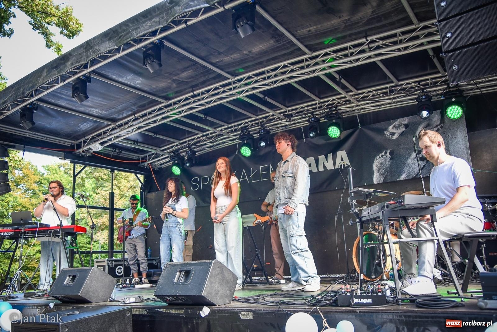 Zdjęcie w galerii na portalu naszraciborz.pl: Muzyka, teatr i wspólne świętowanie. Za nami XXXV Festiwal Spotkałem Pana w Raciborzu wiadomości z regionu