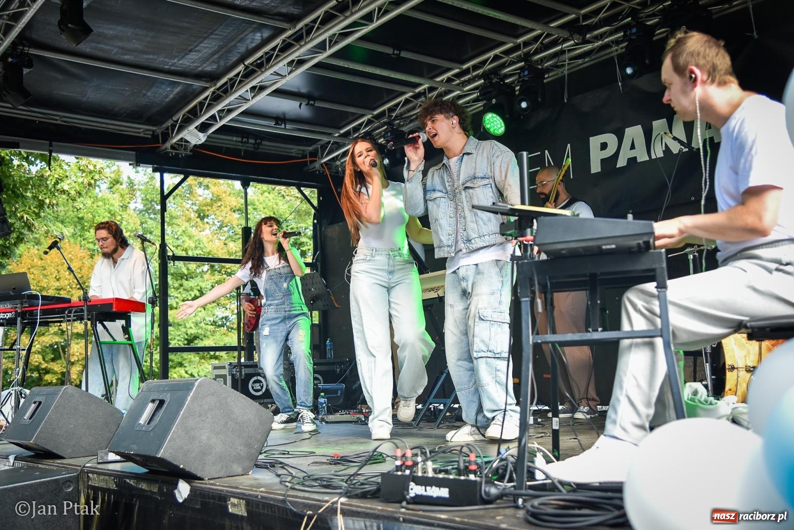 Zdjęcie w galerii na portalu naszraciborz.pl: Muzyka, teatr i wspólne świętowanie. Za nami XXXV Festiwal Spotkałem Pana w Raciborzu wiadomości z regionu