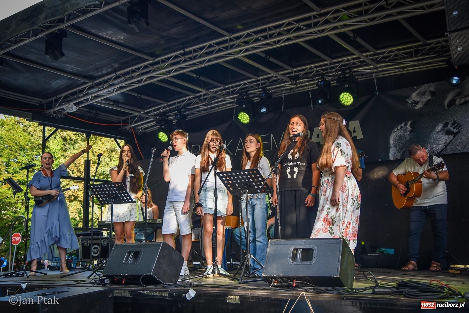 Zdjęcie w galerii na portalu naszraciborz.pl: Muzyka, teatr i wspólne świętowanie. Za nami XXXV Festiwal Spotkałem Pana w Raciborzu wiadomości z regionu