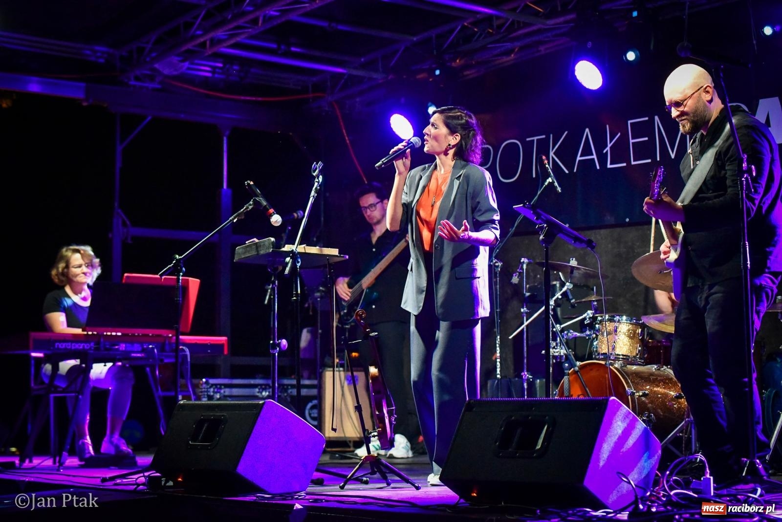 Zdjęcie w galerii na portalu naszraciborz.pl: Muzyka, teatr i wspólne świętowanie. Za nami XXXV Festiwal Spotkałem Pana w Raciborzu wiadomości z regionu