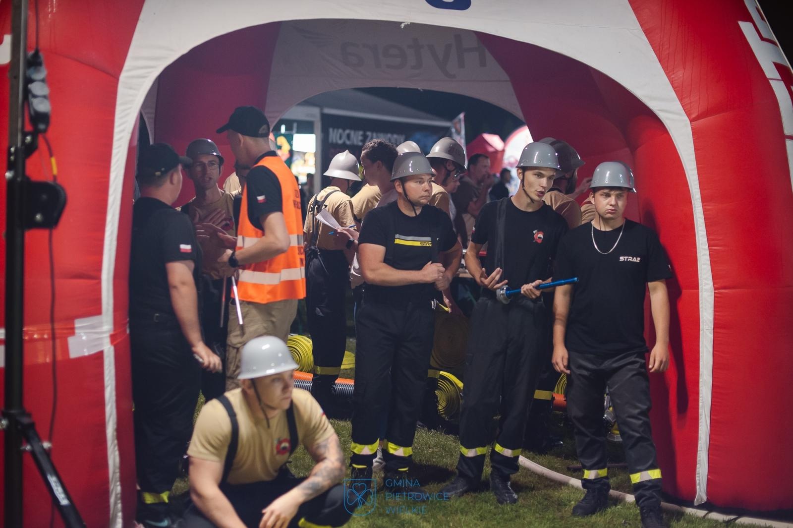 Zdjęcie w galerii na portalu naszraciborz.pl: Nocny Armagedon w Samborowicach. 76 drużyn walczyło o każdą sekundę - foto na bis wiadomości z regionu
