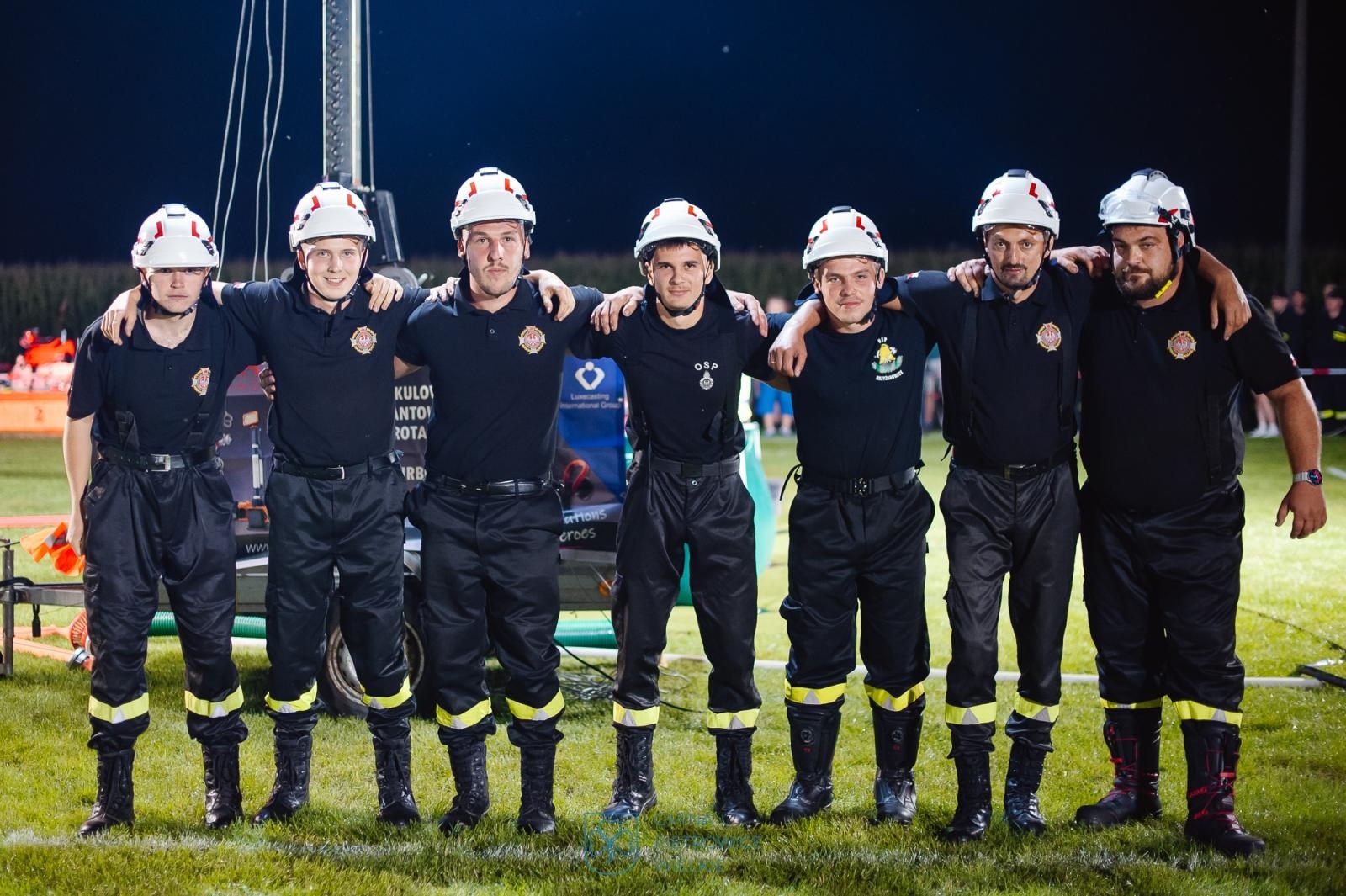 Zdjęcie w galerii na portalu naszraciborz.pl: Nocny Armagedon w Samborowicach. 76 drużyn walczyło o każdą sekundę - foto na bis wiadomości z regionu