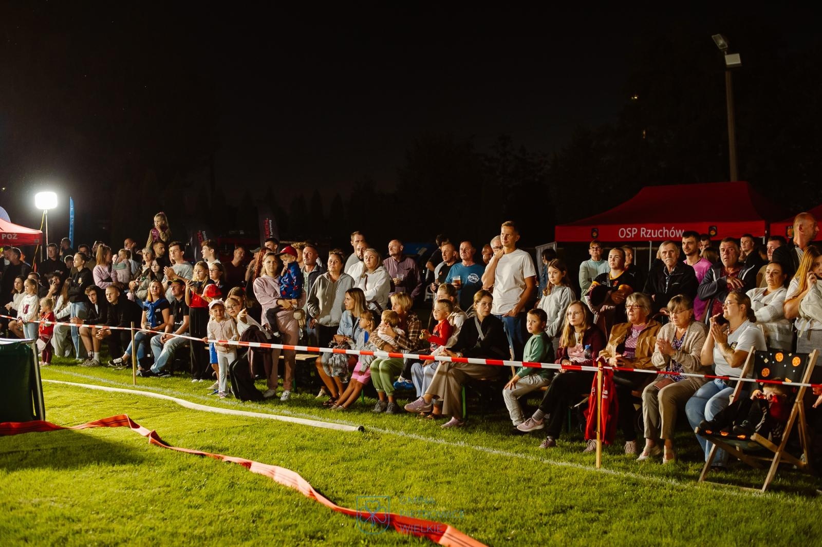 Zdjęcie w galerii na portalu naszraciborz.pl: Nocny Armagedon w Samborowicach. 76 drużyn walczyło o każdą sekundę - foto na bis wiadomości z regionu