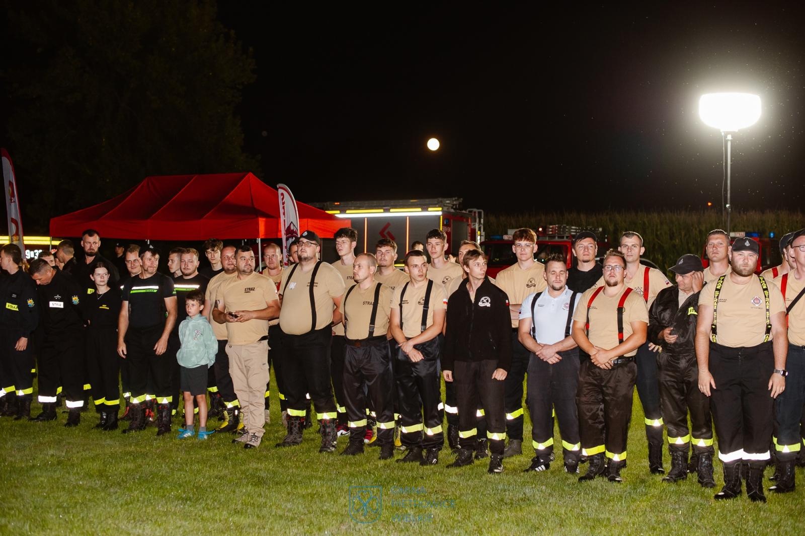 Zdjęcie w galerii na portalu naszraciborz.pl: Nocny Armagedon w Samborowicach. 76 drużyn walczyło o każdą sekundę - foto na bis wiadomości z regionu