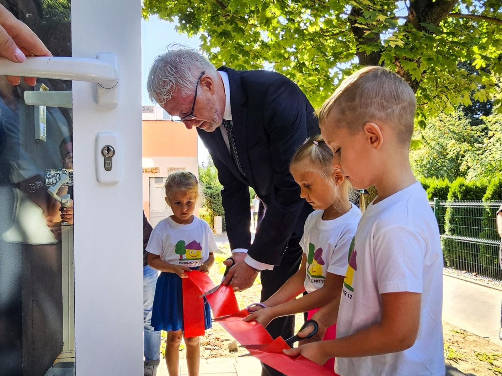 Zdjęcie w galerii na portalu naszraciborz.pl: Nowy rok szkolny rozpoczęty. Miejskie obchody w SP 18 wiadomości z regionu