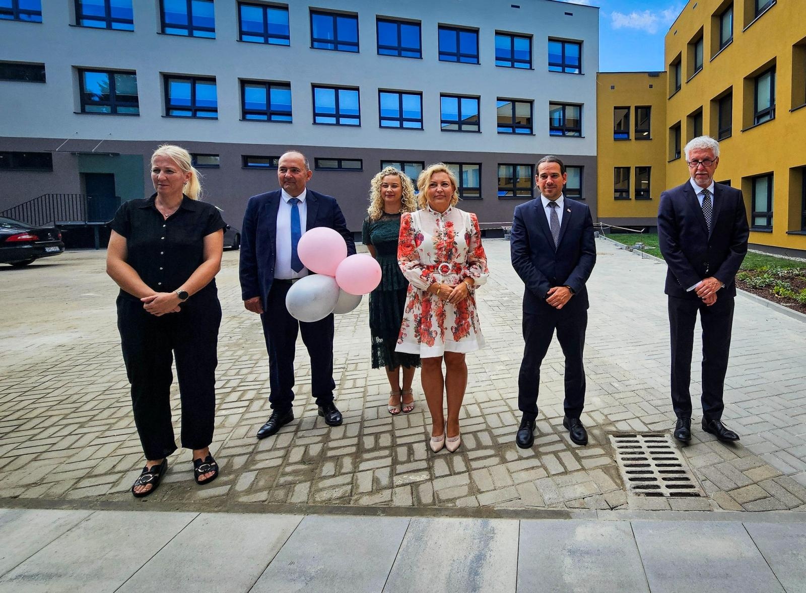 Zdjęcie w galerii na portalu naszraciborz.pl: Nowy rok szkolny rozpoczęty. Miejskie obchody w SP 18 wiadomości z regionu