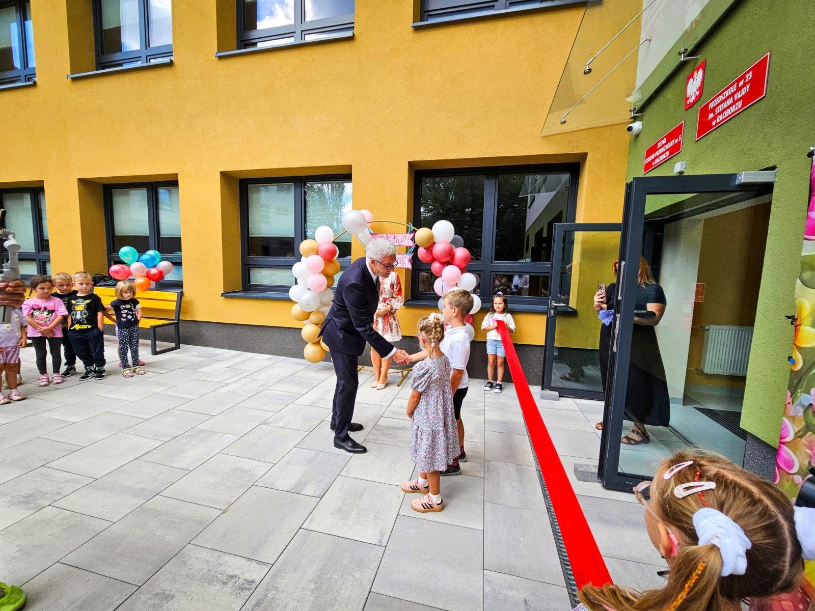 Zdjęcie w galerii na portalu naszraciborz.pl: Nowy rok szkolny rozpoczęty. Miejskie obchody w SP 18 wiadomości z regionu