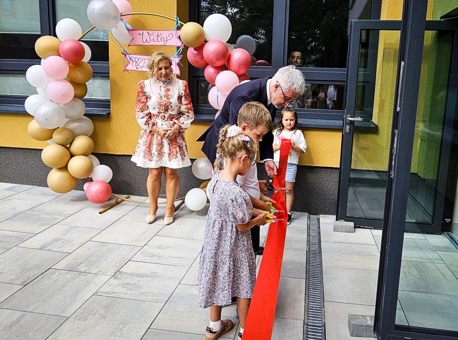 Zdjęcie w galerii na portalu naszraciborz.pl: Nowy rok szkolny rozpoczęty. Miejskie obchody w SP 18 wiadomości z regionu