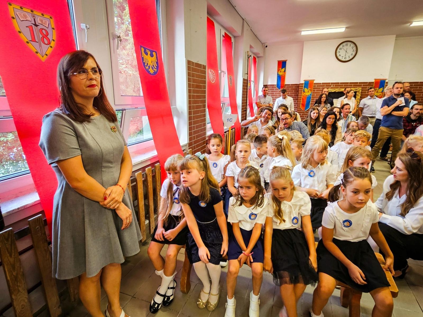 Zdjęcie w galerii na portalu naszraciborz.pl: Nowy rok szkolny rozpoczęty. Miejskie obchody w SP 18 wiadomości z regionu