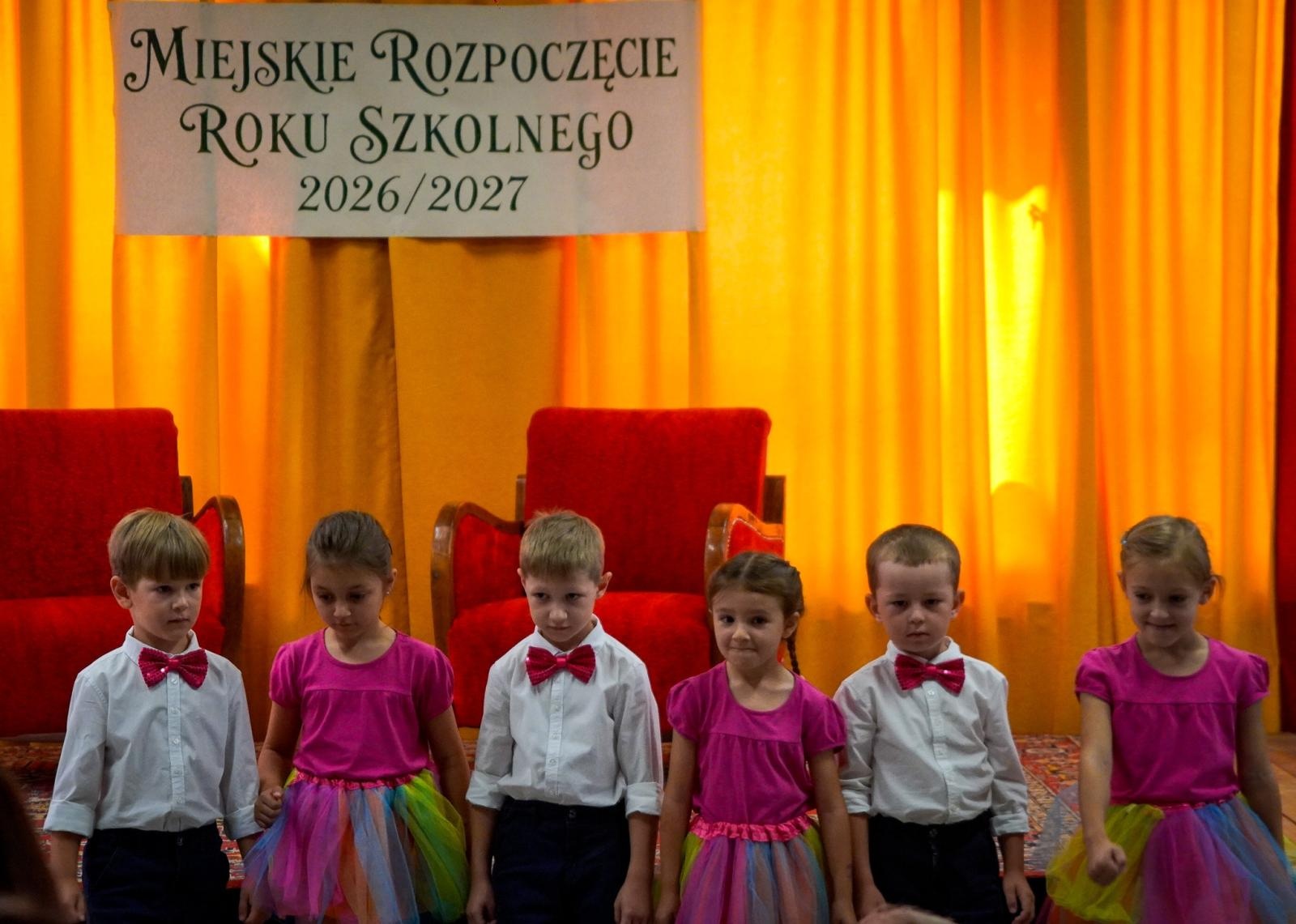 Zdjęcie w galerii na portalu naszraciborz.pl: Nowy rok szkolny rozpoczęty. Miejskie obchody w SP 18 wiadomości z regionu