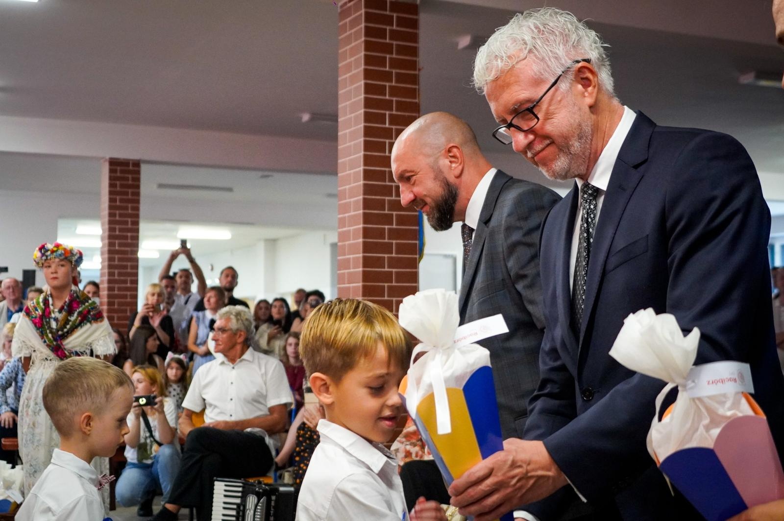 Zdjęcie w galerii na portalu naszraciborz.pl: Nowy rok szkolny rozpoczęty. Miejskie obchody w SP 18 wiadomości z regionu