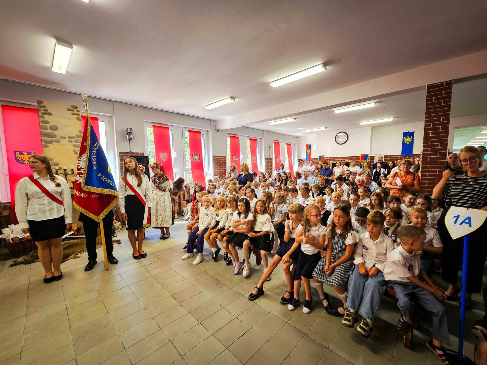 Zdjęcie w galerii na portalu naszraciborz.pl: Nowy rok szkolny rozpoczęty. Miejskie obchody w SP 18 wiadomości z regionu