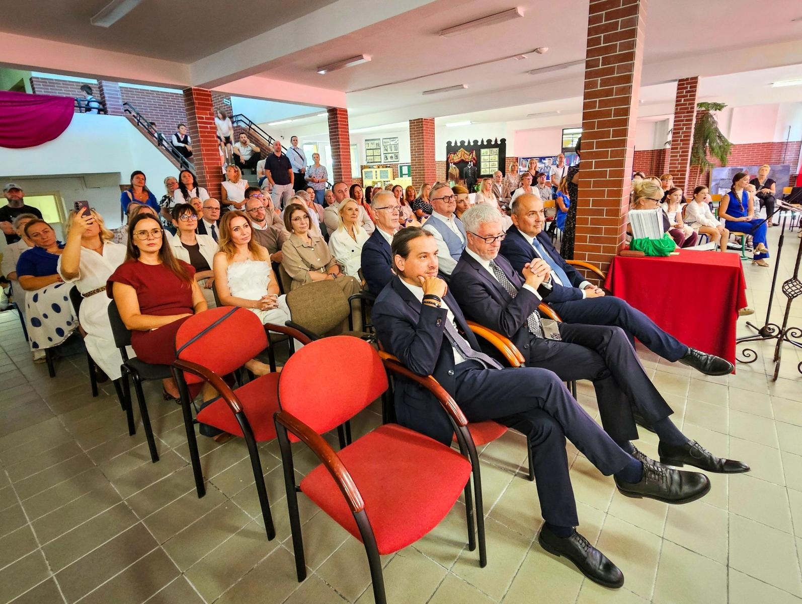 Zdjęcie w galerii na portalu naszraciborz.pl: Nowy rok szkolny rozpoczęty. Miejskie obchody w SP 18 wiadomości z regionu