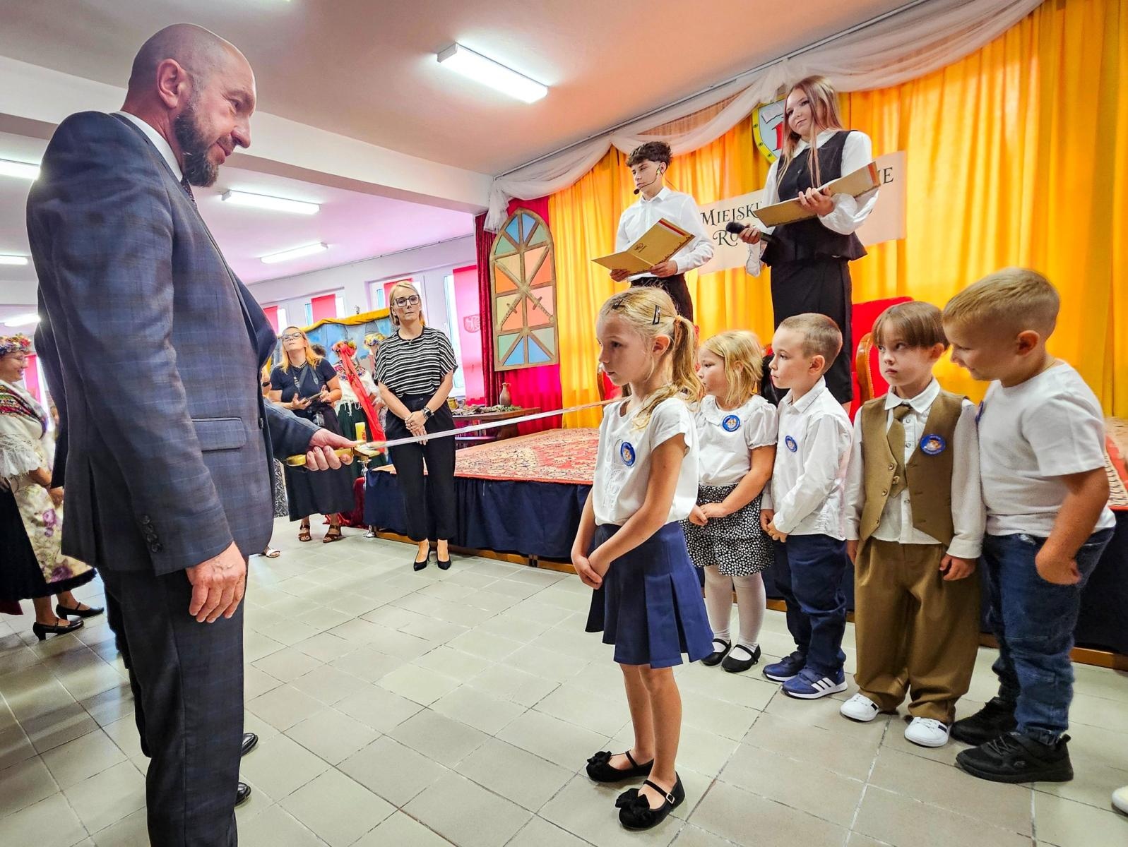Zdjęcie w galerii na portalu naszraciborz.pl: Nowy rok szkolny rozpoczęty. Miejskie obchody w SP 18 wiadomości z regionu