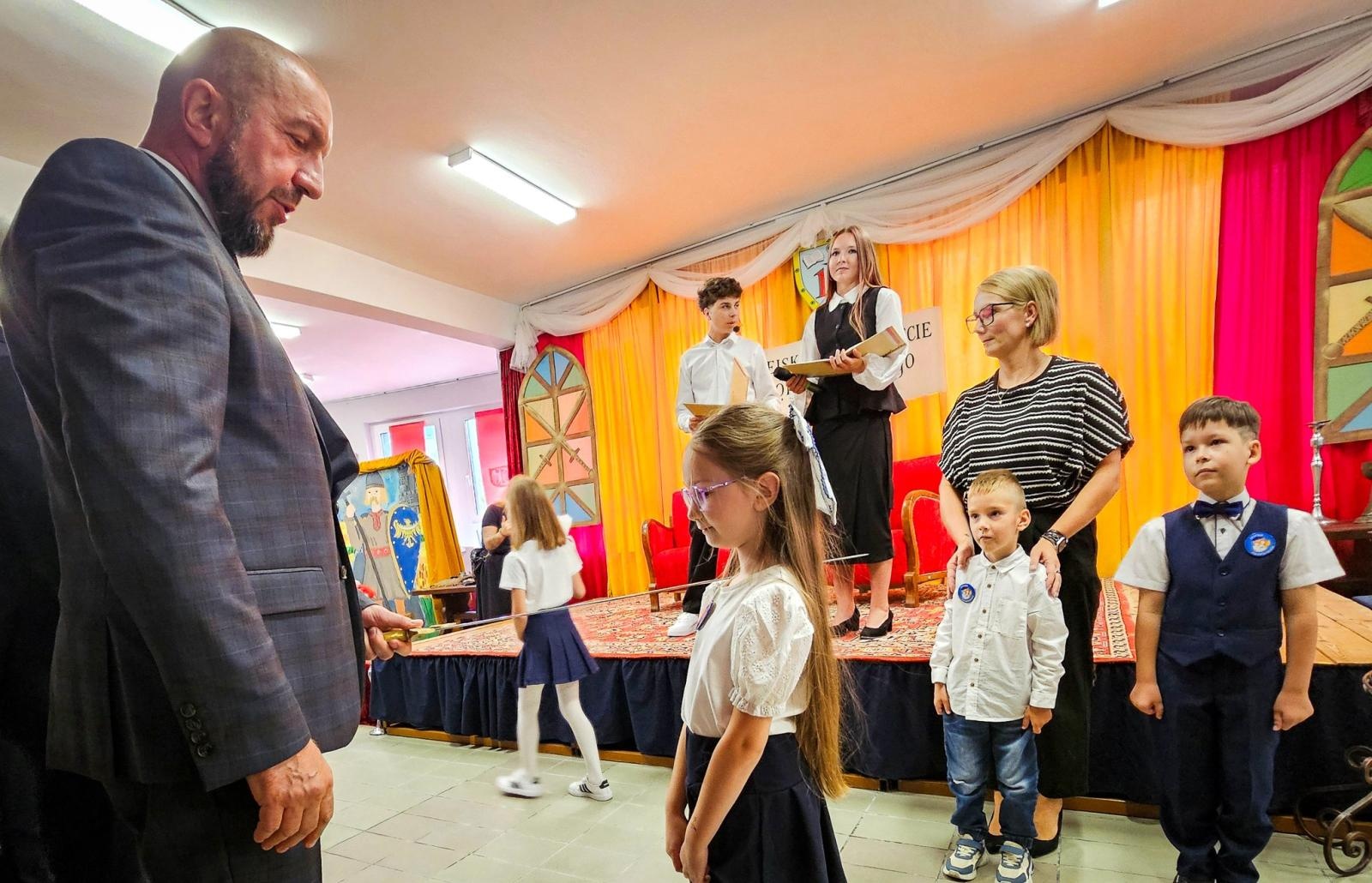 Zdjęcie w galerii na portalu naszraciborz.pl: Nowy rok szkolny rozpoczęty. Miejskie obchody w SP 18 wiadomości z regionu