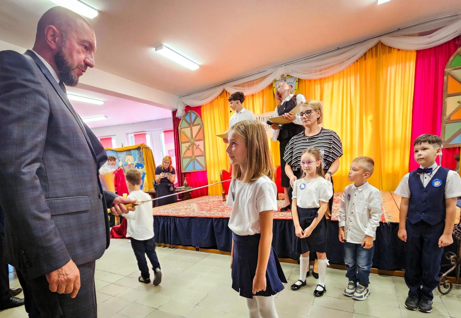 Zdjęcie w galerii na portalu naszraciborz.pl: Nowy rok szkolny rozpoczęty. Miejskie obchody w SP 18 wiadomości z regionu