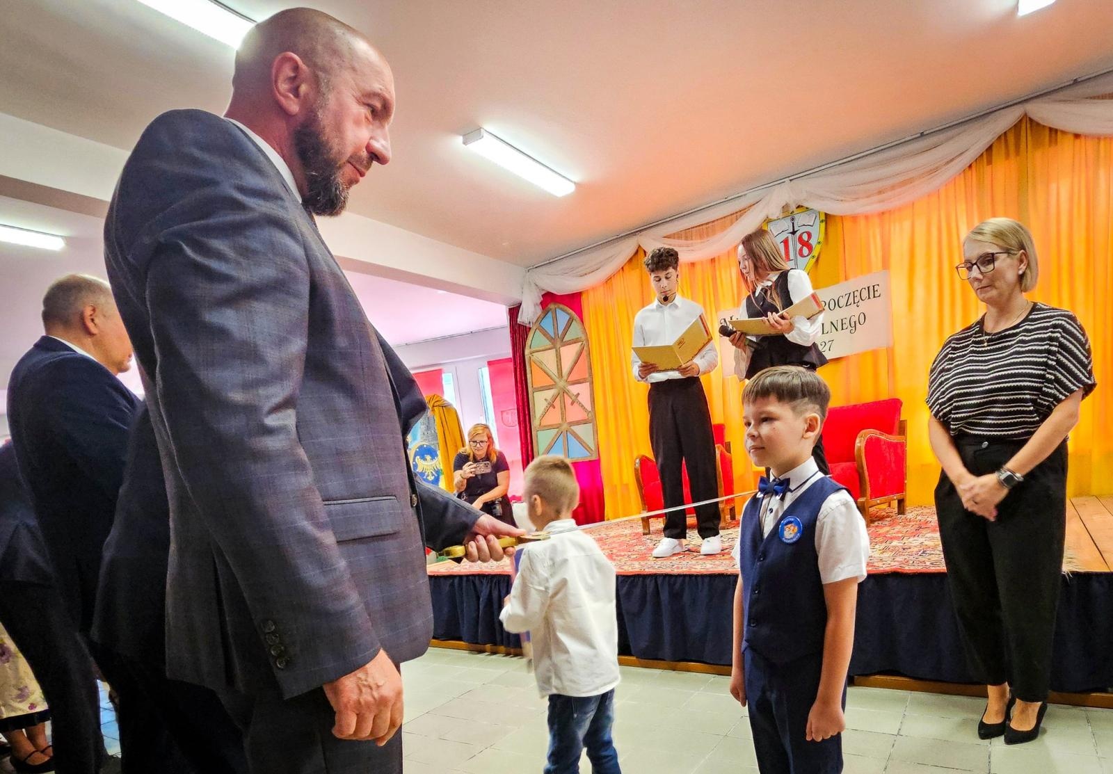 Zdjęcie w galerii na portalu naszraciborz.pl: Nowy rok szkolny rozpoczęty. Miejskie obchody w SP 18 wiadomości z regionu