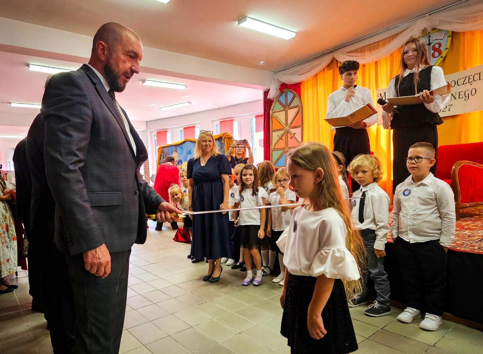 Zdjęcie w galerii na portalu naszraciborz.pl: Nowy rok szkolny rozpoczęty. Miejskie obchody w SP 18 wiadomości z regionu