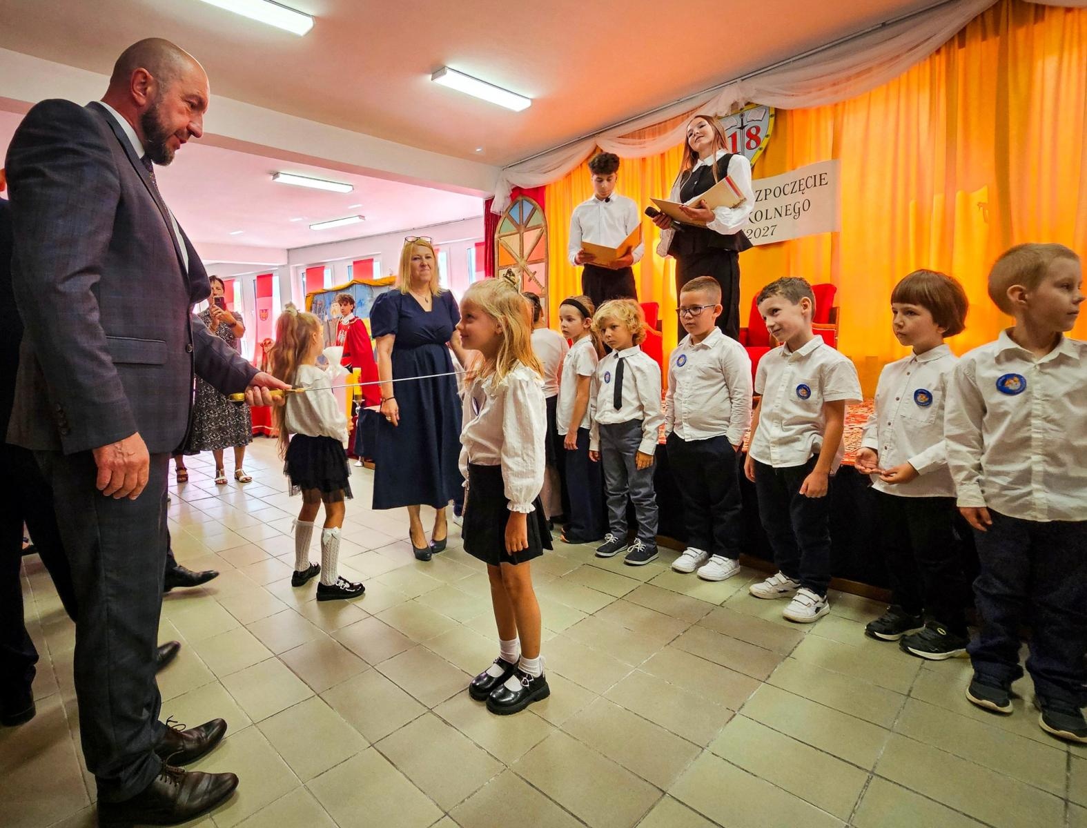 Zdjęcie w galerii na portalu naszraciborz.pl: Nowy rok szkolny rozpoczęty. Miejskie obchody w SP 18 wiadomości z regionu