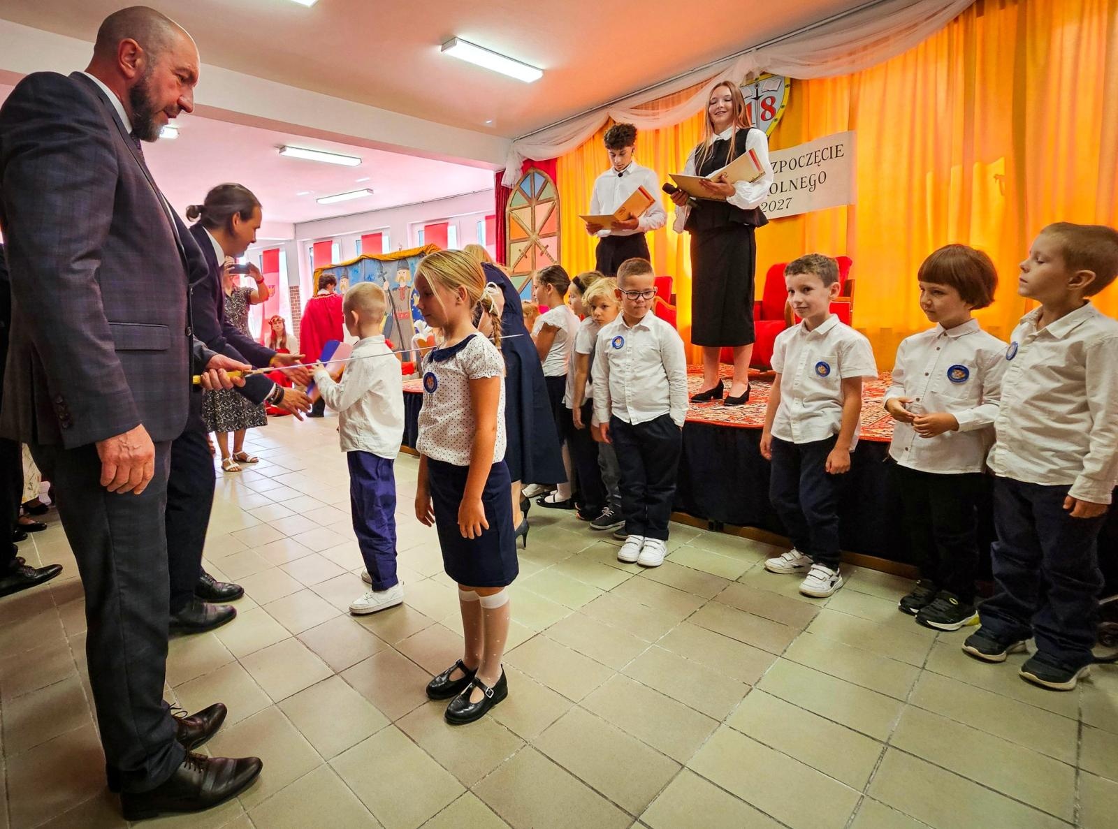 Zdjęcie w galerii na portalu naszraciborz.pl: Nowy rok szkolny rozpoczęty. Miejskie obchody w SP 18 wiadomości z regionu