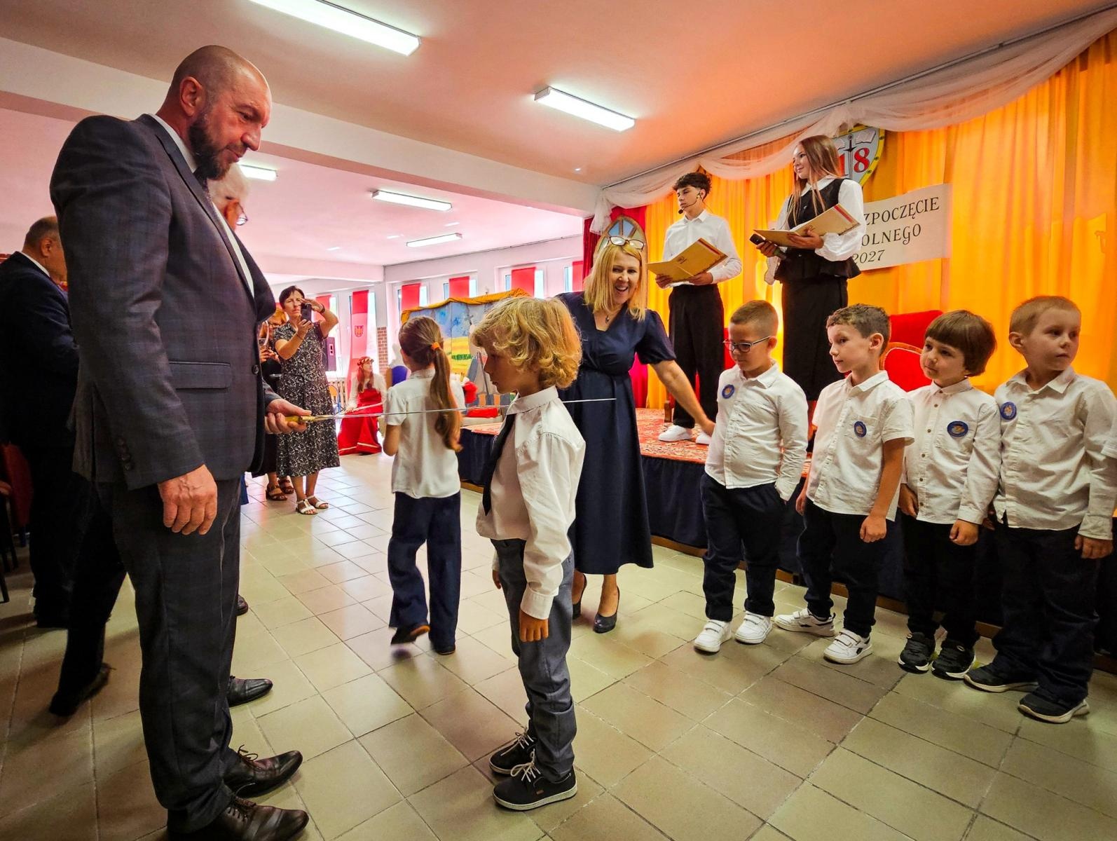 Zdjęcie w galerii na portalu naszraciborz.pl: Nowy rok szkolny rozpoczęty. Miejskie obchody w SP 18 wiadomości z regionu