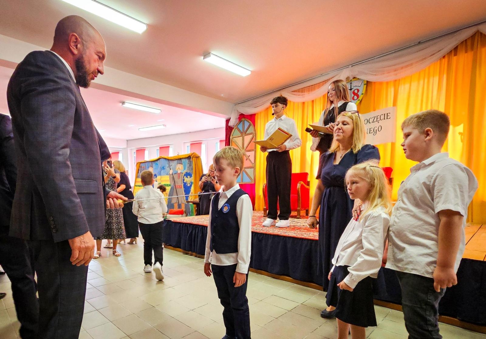 Zdjęcie w galerii na portalu naszraciborz.pl: Nowy rok szkolny rozpoczęty. Miejskie obchody w SP 18 wiadomości z regionu