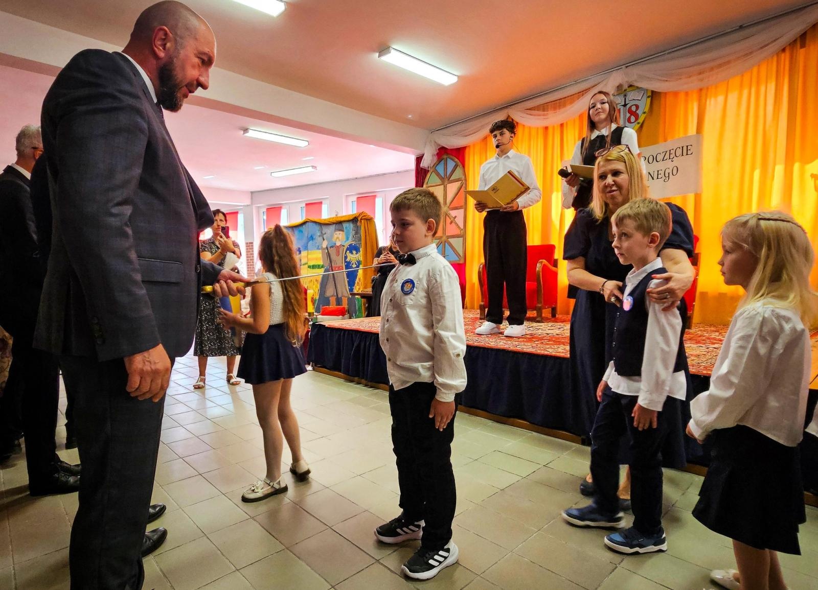 Zdjęcie w galerii na portalu naszraciborz.pl: Nowy rok szkolny rozpoczęty. Miejskie obchody w SP 18 wiadomości z regionu