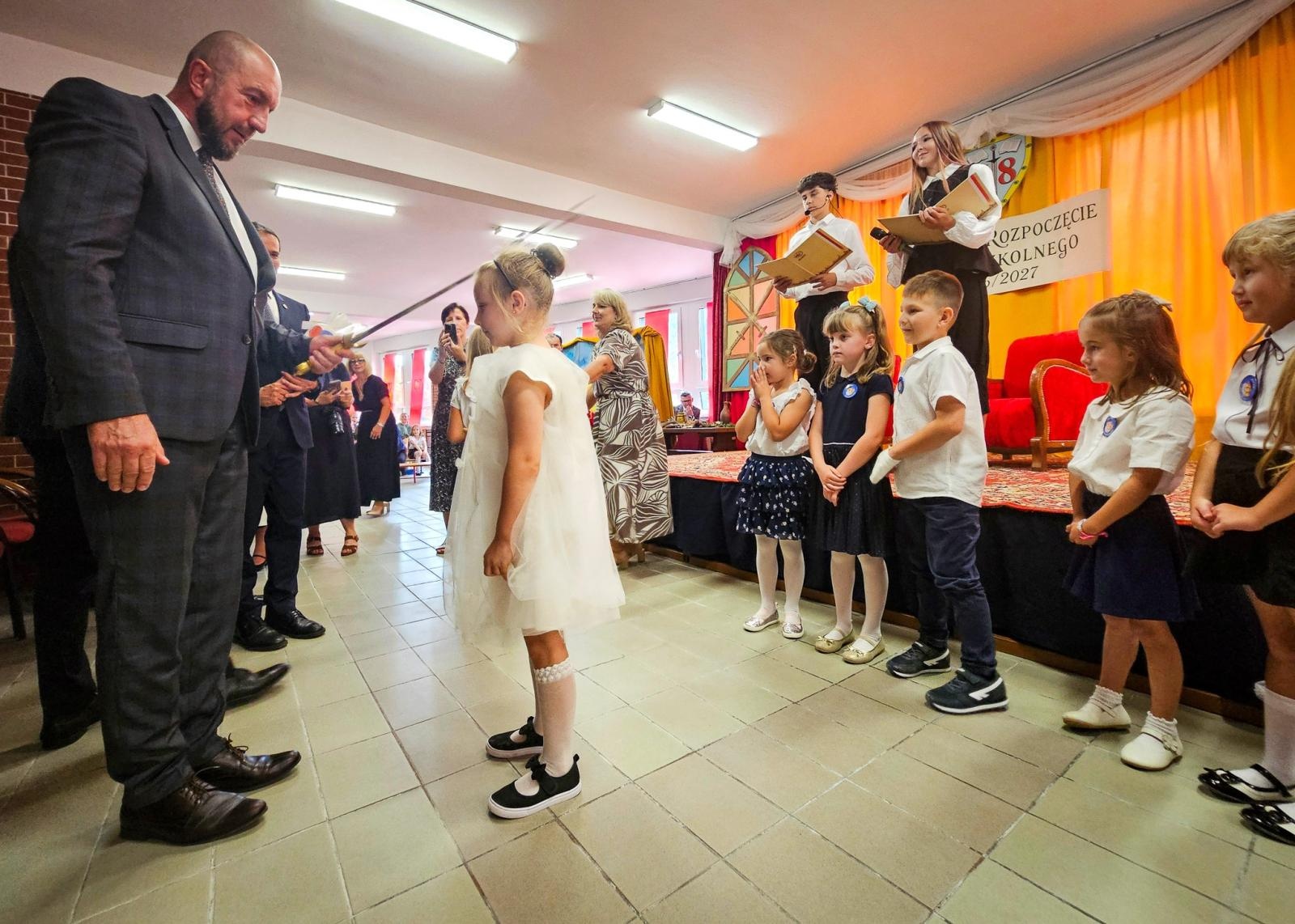 Zdjęcie w galerii na portalu naszraciborz.pl: Nowy rok szkolny rozpoczęty. Miejskie obchody w SP 18 wiadomości z regionu