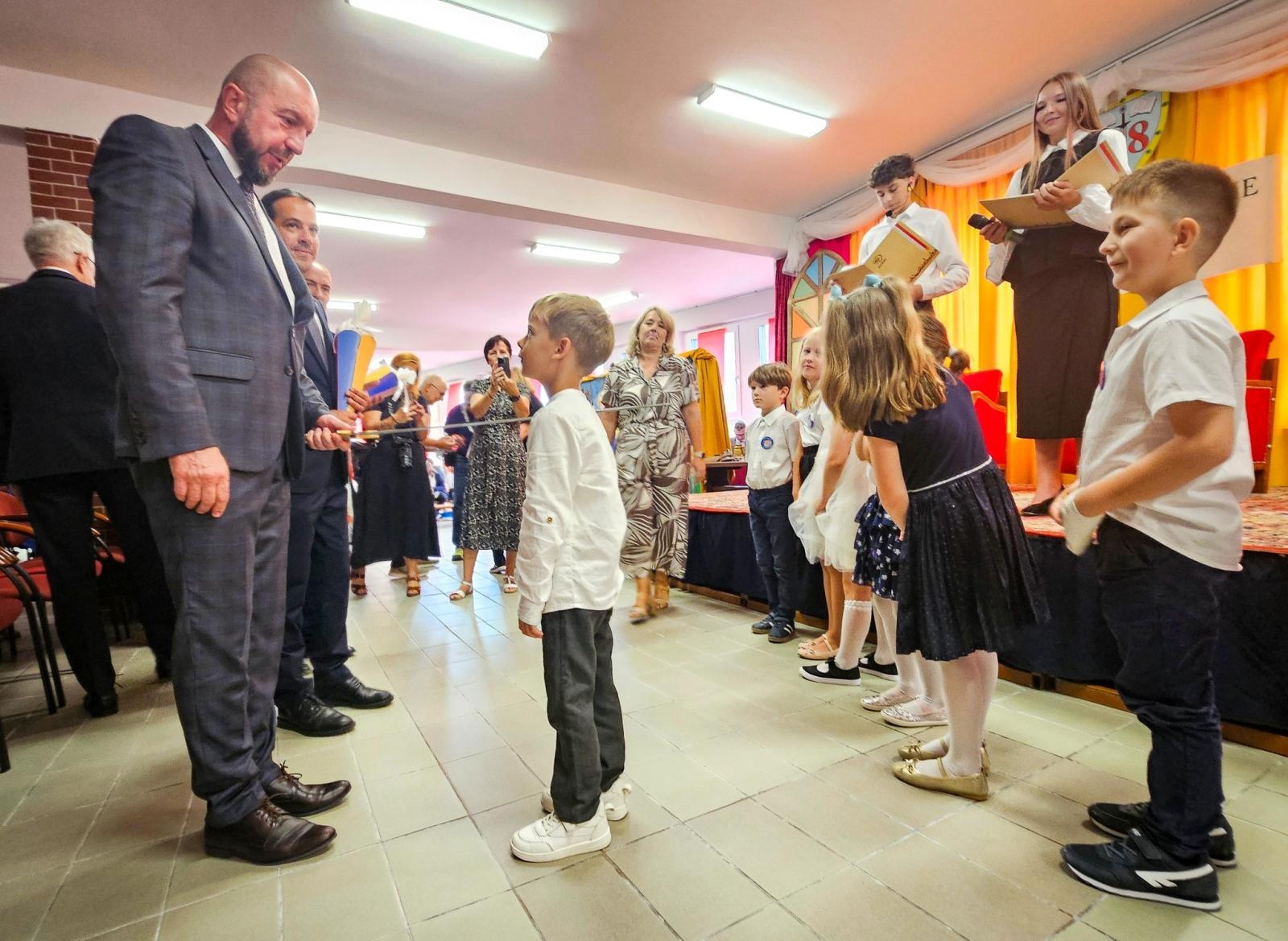 Zdjęcie w galerii na portalu naszraciborz.pl: Nowy rok szkolny rozpoczęty. Miejskie obchody w SP 18 wiadomości z regionu